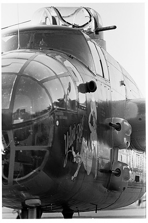 1054.b20 B-25 Mitchell port side nose side guns
