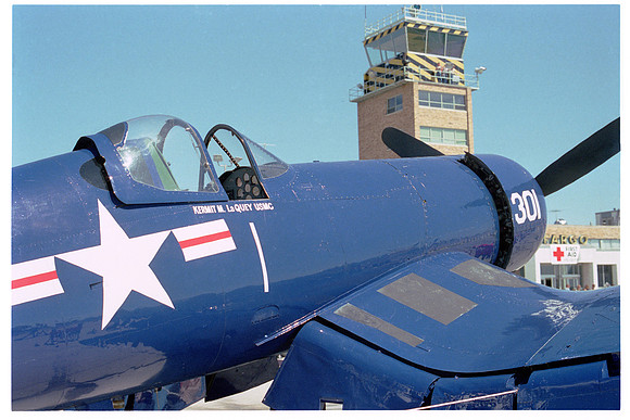 09 F4U Corsair Cockpit Wing
