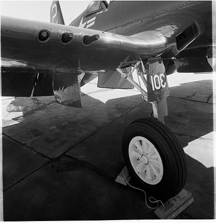 d1071.38a F4U Corsair, port side landing gear