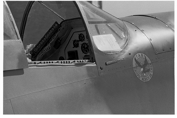 e1072.36 P-51 Mustang starboard cockpit