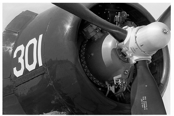 e1072.40 F4U Corsair starboard nose engine