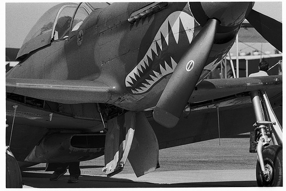 e1072.a03 P-51 starboard nose gear