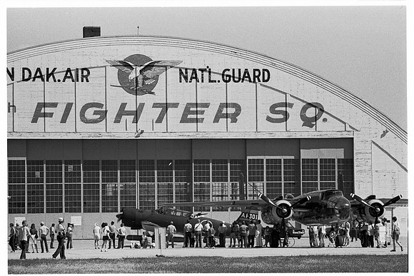 e1072.a10 NDANG hanger Zero B-25
