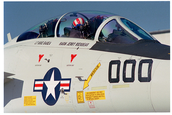 f02 F-14A Tomcat starboard cockpit