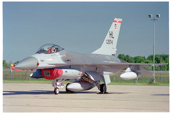 f13 F-16A Falcon port nose