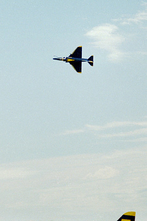 b23 A-4 Blue Angel solo roll