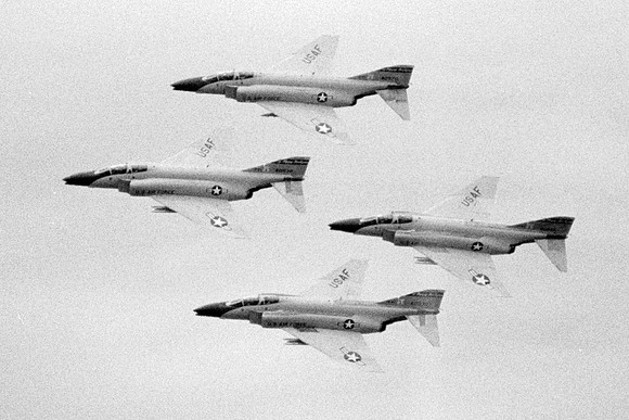 g09 Happy Hooligan F-4D diamond pass