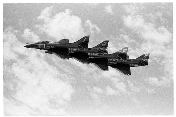 g23 Blue Angels A-6 inline pass