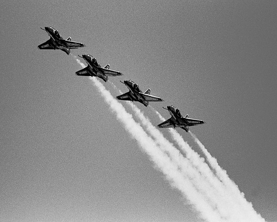 h31 Blue Angels A-6 4-inline pass