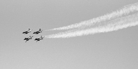 h06 Blue Angels A-6 diamond pass