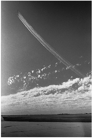 i09 Blue Angels inline over Hector Field