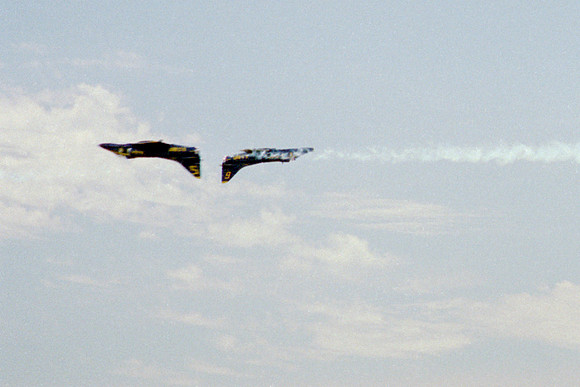 c05 Blue Angel Inverted Opposing Pass