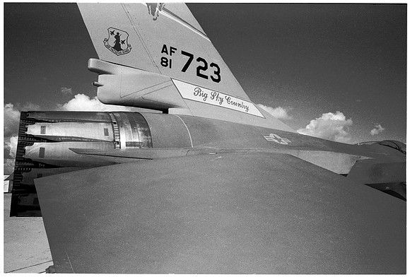1092.40a F-16 Falcon starboard tail engine elevator Montana ANG AF81723