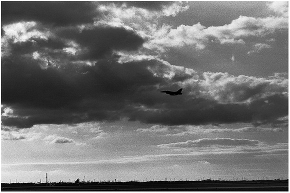 1091.37a F-16 take off shilouette