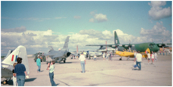 20 F-16A Falcon tow, blur