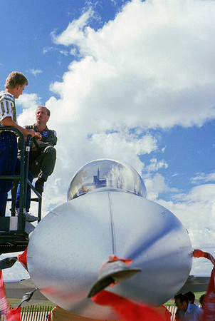 10a F-16A Falcon nose
