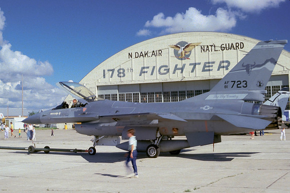 18a F-16A Falcon port side