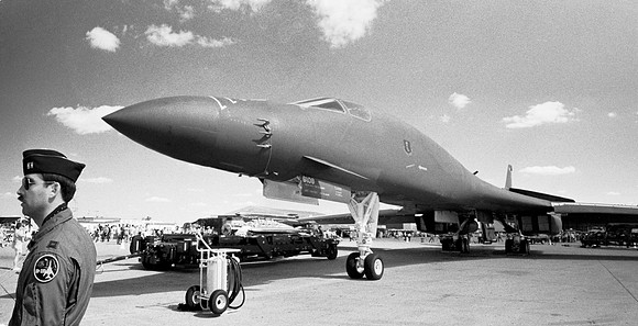 1086.22,23 B-1B Lancer, panorama2 copy