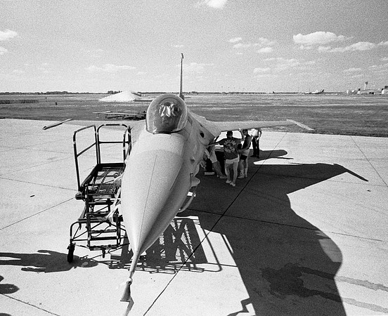 1086.34a1 F-16 nose port side in front