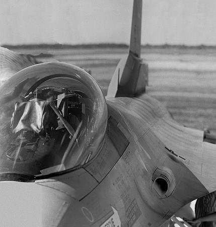 1087.17-20 F-16C canopy, montage4