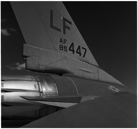 1086.19 F-16 Tail starboard side
