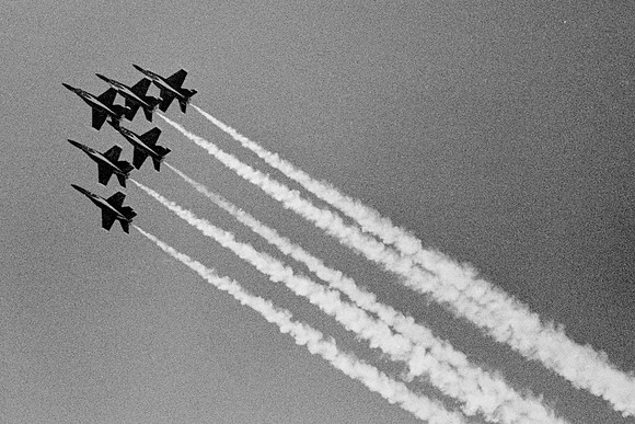 1088.12 Blue Angels FA-18 delta climb