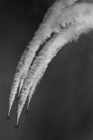 1088.17 Blue Angels FA-18 diamond loop