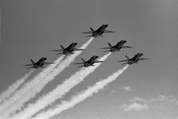 1088.22 Blue Angels FA-18 delta pass