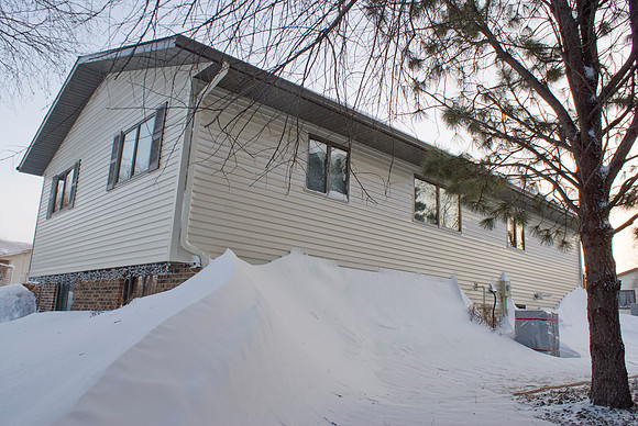 A Drift Blankets Scheibe's House