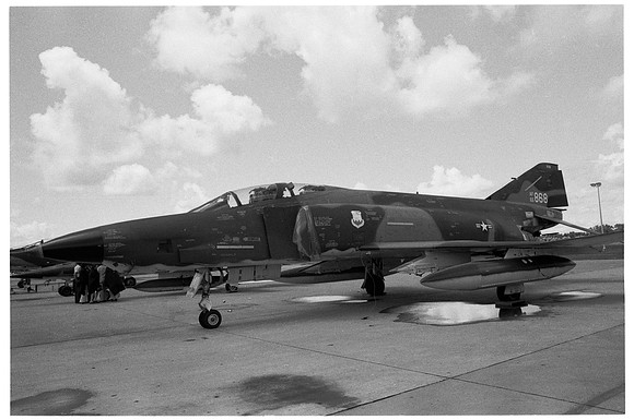 e05 F-4 Phantom side