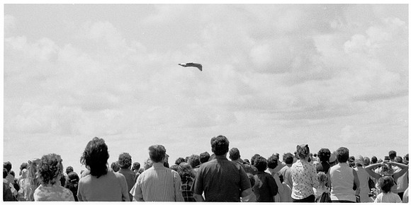 e14 Blue Angels inverted crowd
