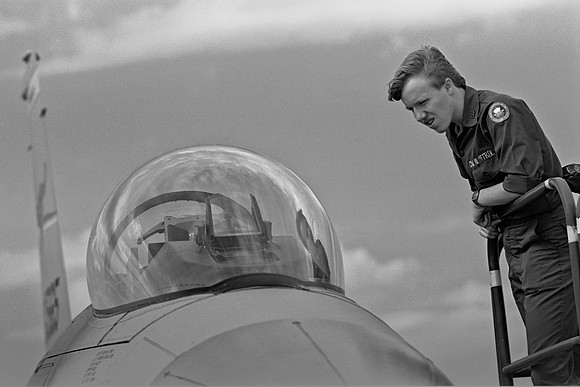 a11a1 F-16 Falcon cockpit canopy CAP cadet