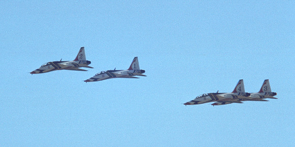 s05 Thunderbirds flyby