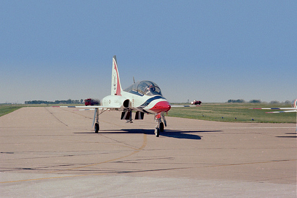 b14 Thunderbird 4 taxi