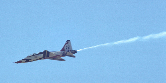s04 Thunderbird solo 5