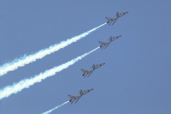 s06 Thunderbirds climb