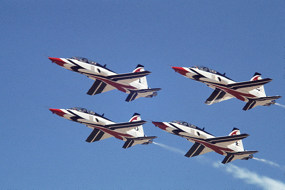 r21 Thunderbirds formation
