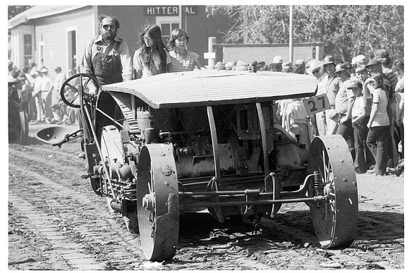 23 flat top tractor in parade