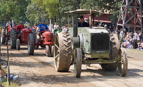 Mogel Tractor
