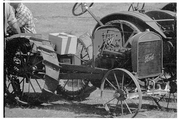 06 early ford tractor