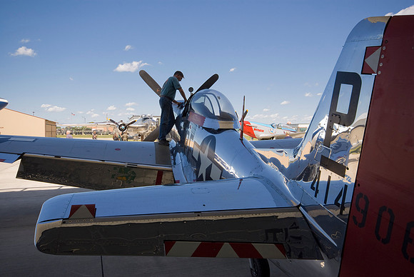 Pilot Readys Mustang