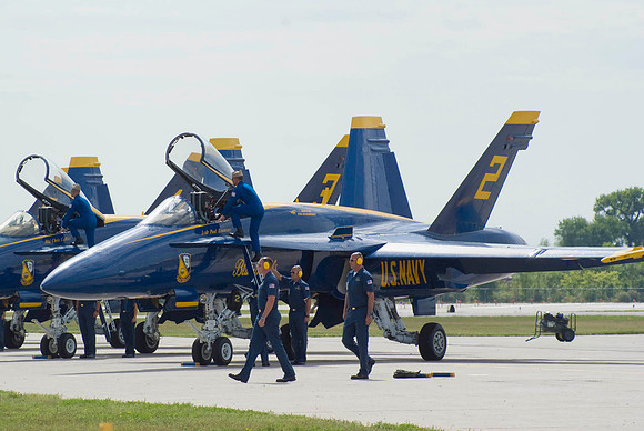 Blue Angel Pilots Deplane