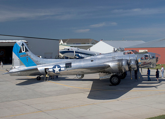 B-17G side view