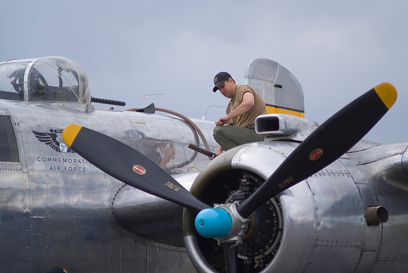 Refueling CAF B25 Mitchell
